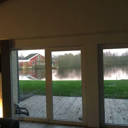 32 Ferienhaus Am See